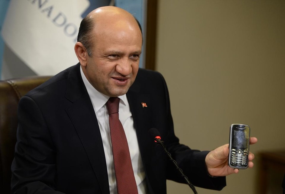 Sanayi Bakanı Fikri Işık, yeni kriptolu telefonu tanıttı - 1