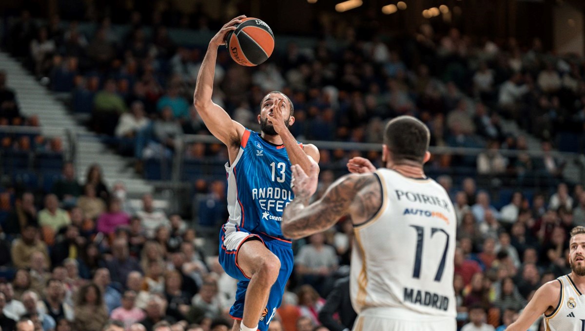 EuroLeague tarihine geçen maçta Anadolu Efes, Real Madrid'e kaybetti