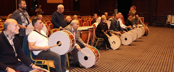 Beyin pili takılanlar Guinness’e girmeye hazırlanıyor (Parkinson Perküsyonla Buluşuyor)