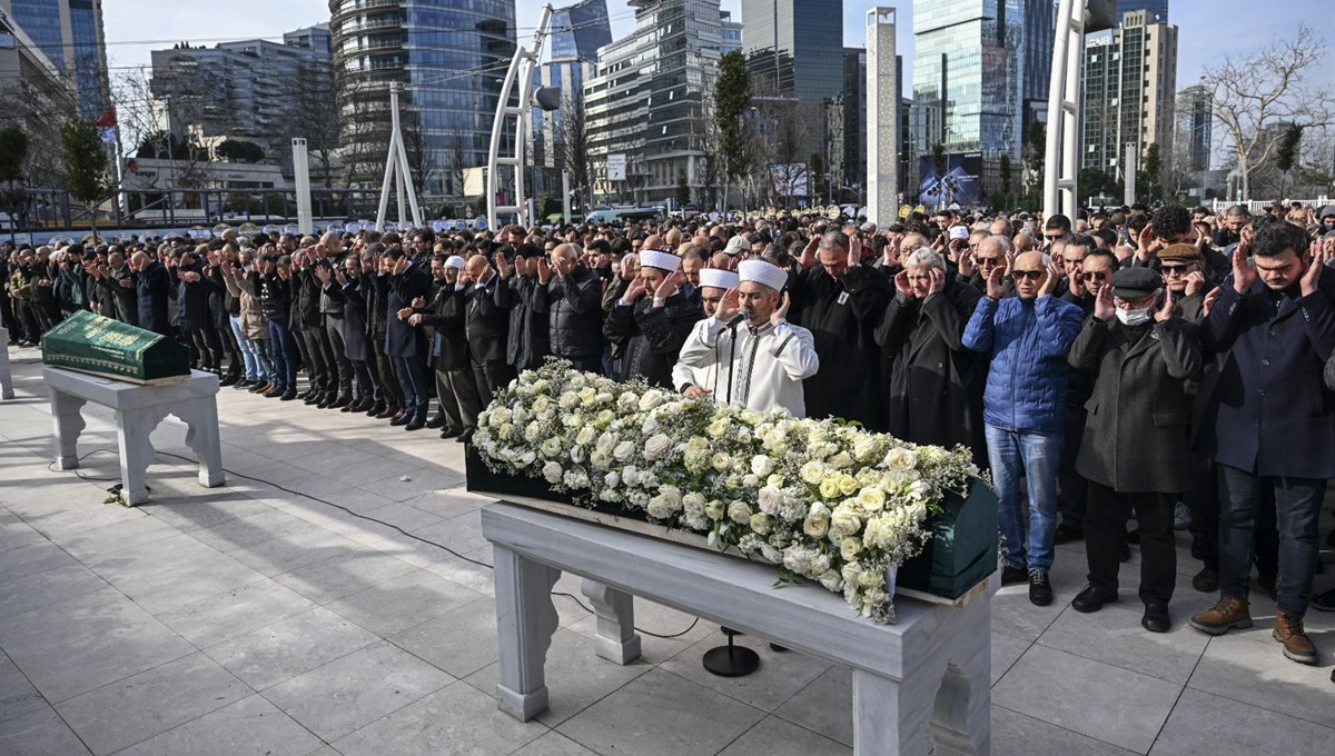 Otel yangını faciasında ölen Defne İnal ve kızları toprağa verildi