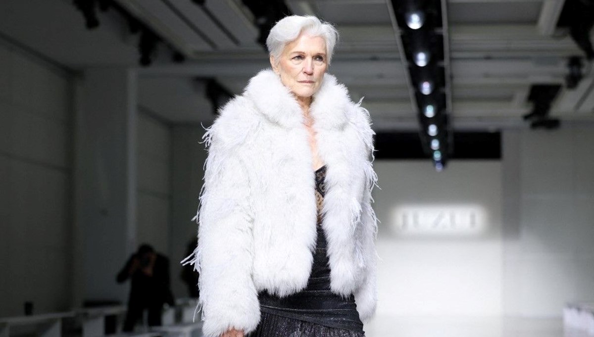 Elon Musk’ın 76 yaşındaki annesi podyuma çıktı