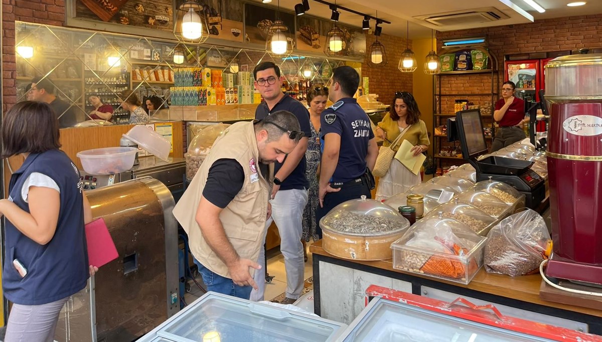 Adana'da kuru yemişçide denetim