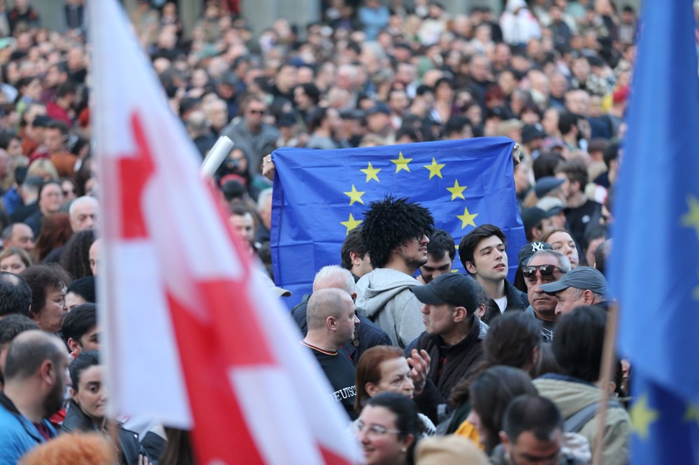 Gürcistan'da binlerce kişi sokakta: "Yabancı ajan" tasarısına tepki - 7