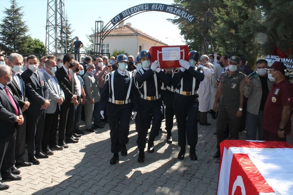 Manavgat'taki yangında ölen orman işçisi babasını cübbesiyle uğurladı - 6