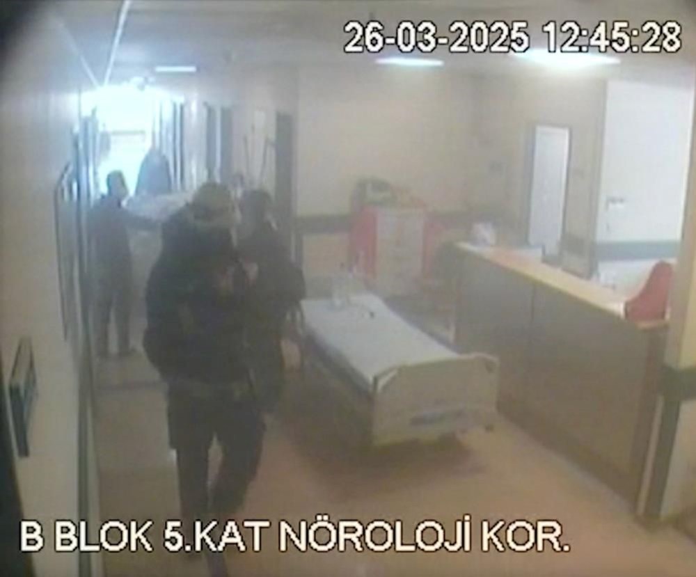 Alevlerin sardığı acil serviste zamanla yarış - 5