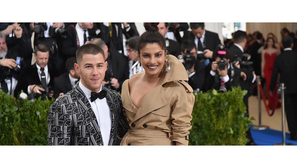 Priyanka Chopra ve Nick Jonas nişanlandı