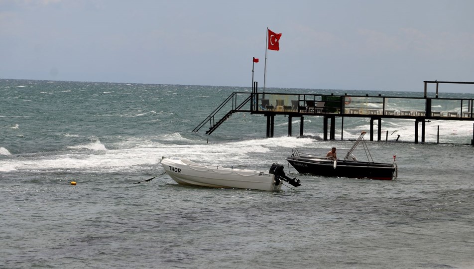 Rize'de denize girme yasağı