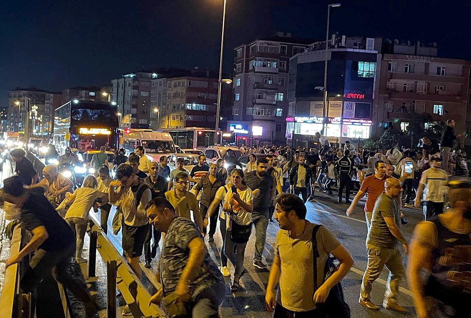 SON DAKİKA HABERİ: Avcılar'da iki metrobüs kafa kafaya çarpıştı - 4