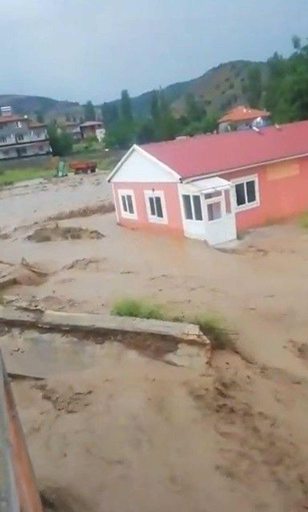 Sağanak birçok kentte hayatı felç etti - 4