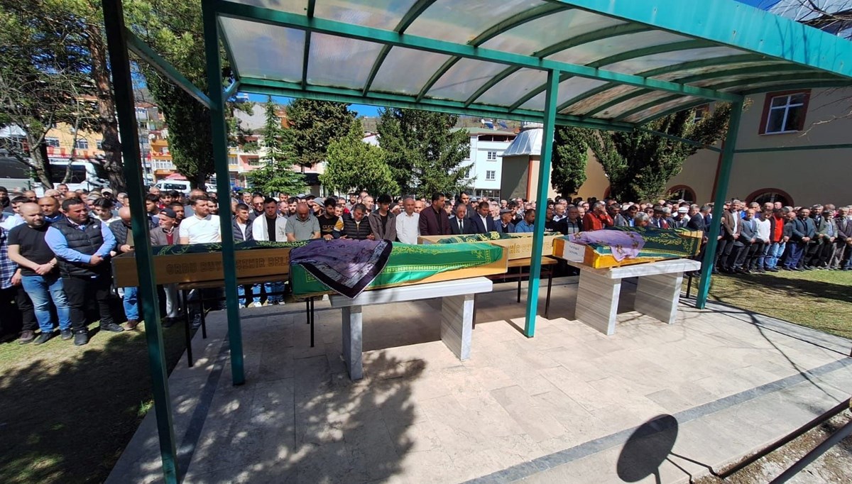 Memleketine oy vermeye giden ailenin acı sonu