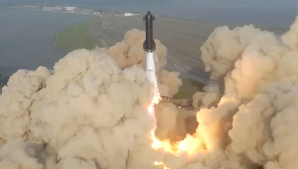 Dünyanın en güçlü roketi Starship fırlatıldı: Dev bir alev topuna döndü