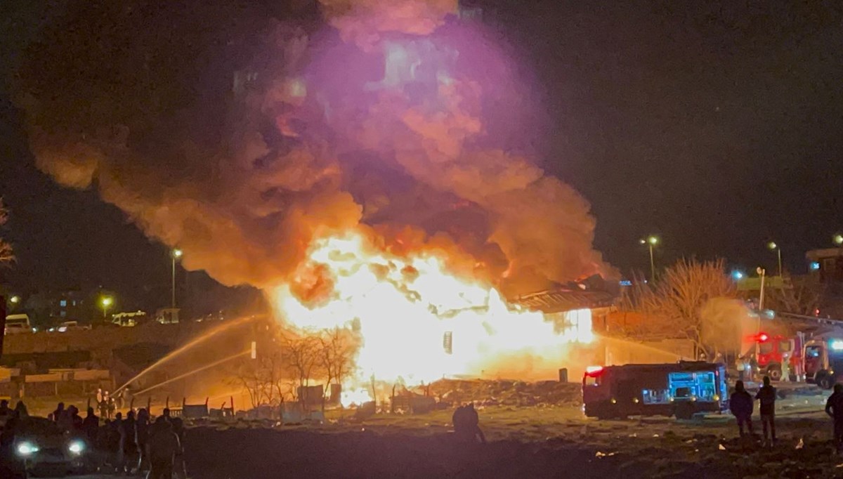 İstanbul'da köpük fabrikasında yangın çıktı