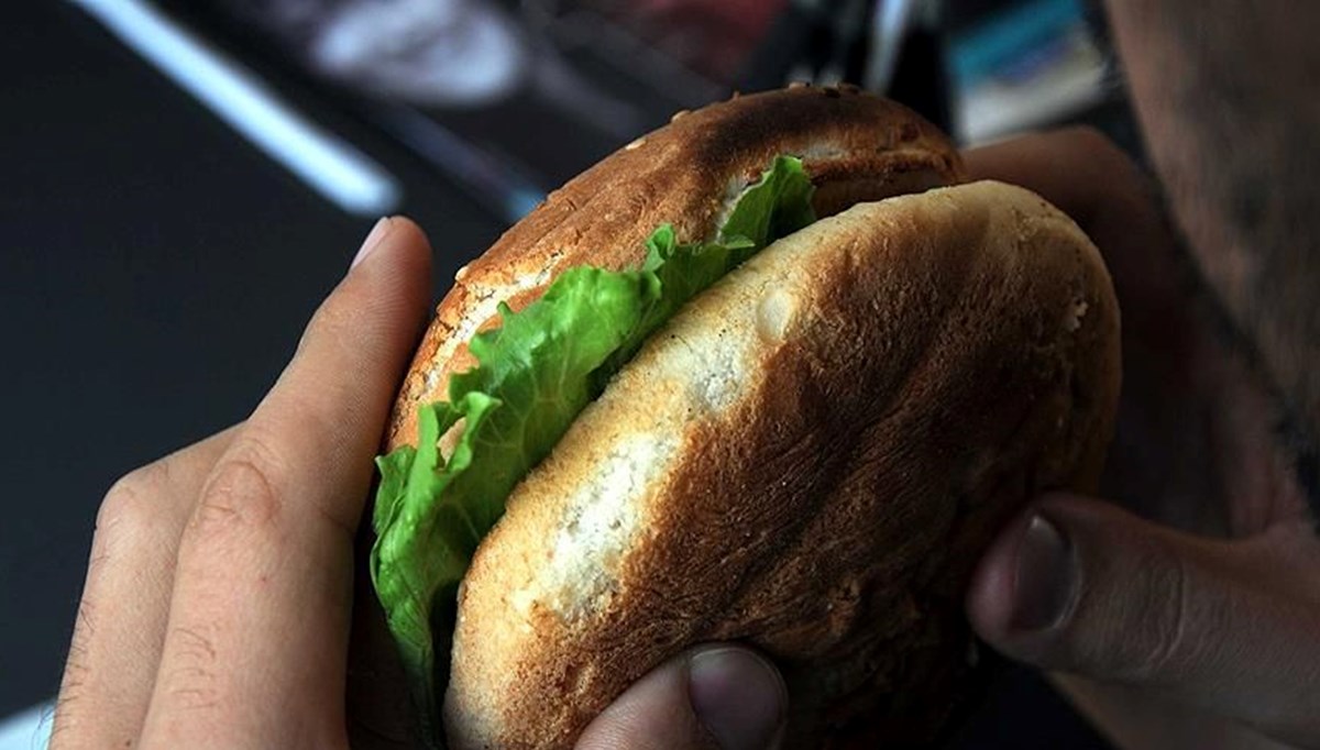 Yapay zeka siparişinizi alacak: Dünyanın ilk robot aşçılı restoranı açıldı Yapay zeka siparişinizi alacak: Dünyanın ilk robot aşçılı restoranı açıldı