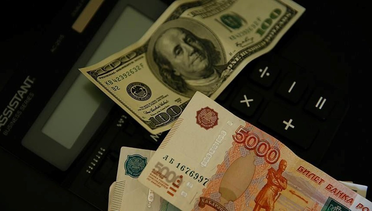 Dolar/ruble paritesi 1,5 yıl sonra 100’ü geçti
