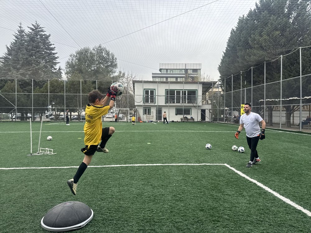 Gündüz Direksiyon, Akşam Kale: Çift Meslekli Adamın Tutku Dolu Hayatı 72 y22VHtwspU N90hkINTBrg
