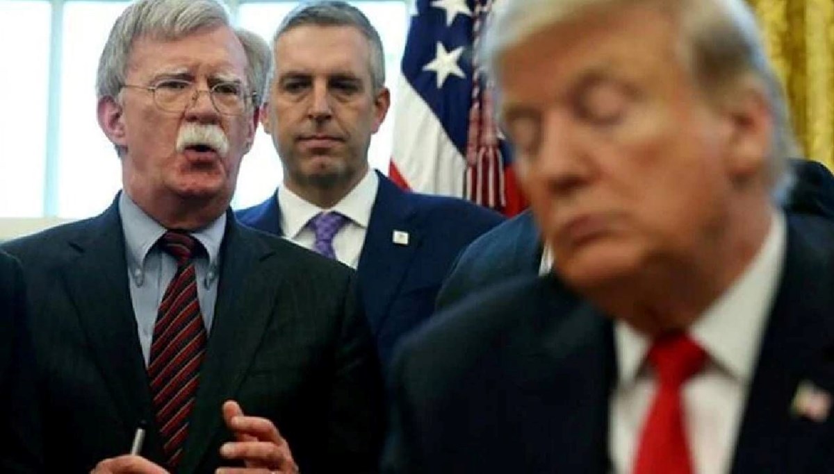 Trump'ın eski danışmanına 18 suçlama Trump'ın eski danışmanına 18 suçlama
