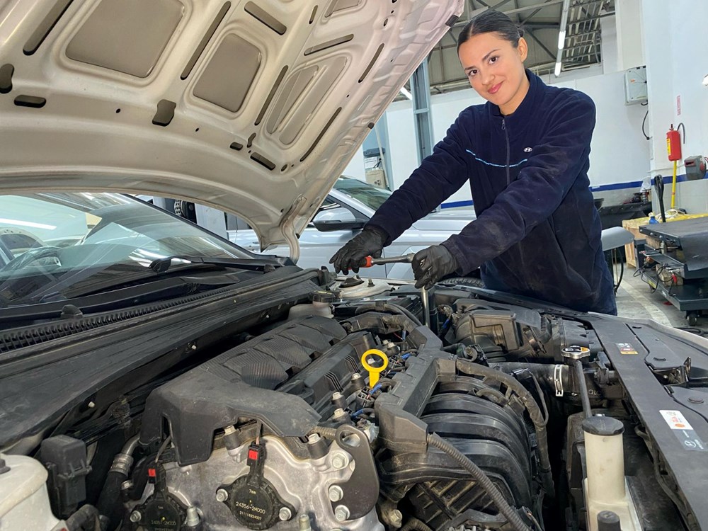 Oto Tamircisi Üç Diplomalı Hanım Usta: Babadan Kızına Miras Kariyer 77 y3X5Fcdz80iaoKwwZZ7R0w