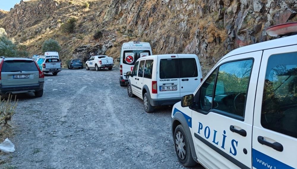 Kayalıklardan düşen dağcı öldü