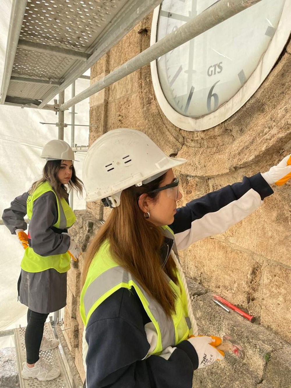 Antalya'daki tarihi saati çalıp plastik takmışlar - 8