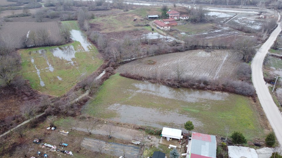 Bilecik'te sel: Tarım arazilerini ve yolları su bastı - 1
