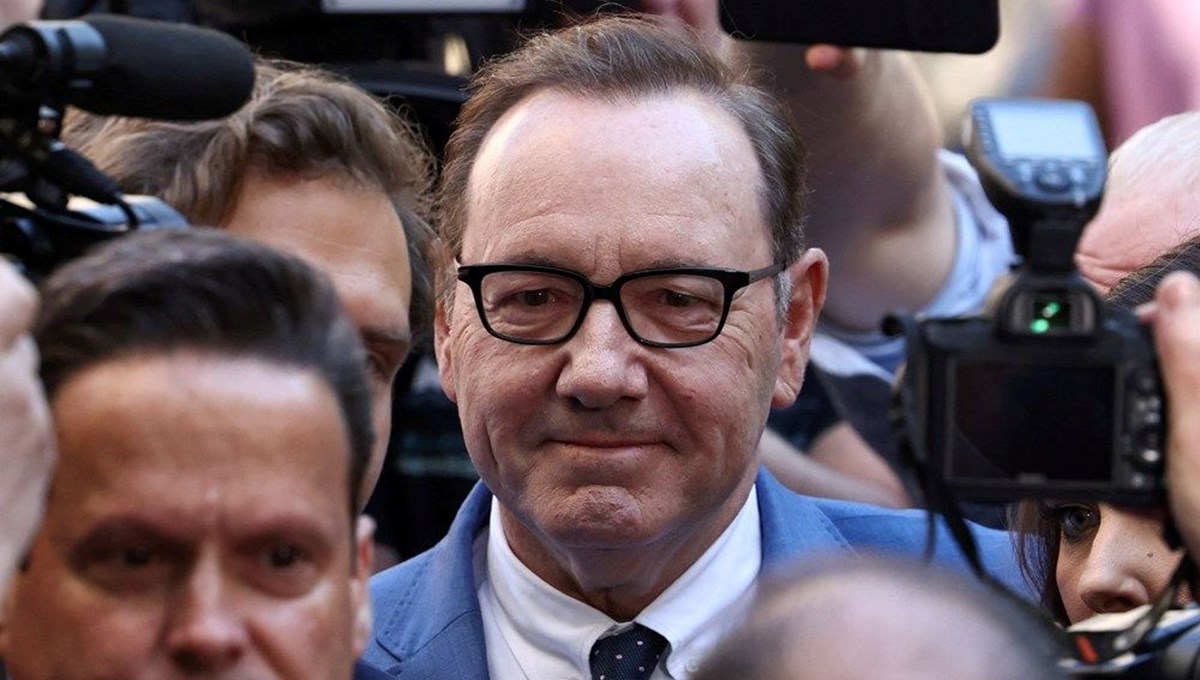 Cinsel tacizle suçlanan Kevin Spacey tutuksuz yargılanacak