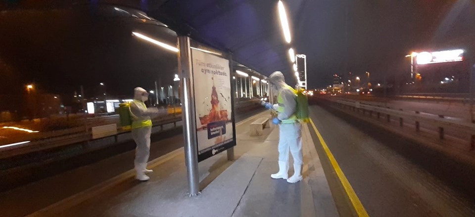 İstanbul'da metrobüs ve duraklarda corona virüs önlemi - 3