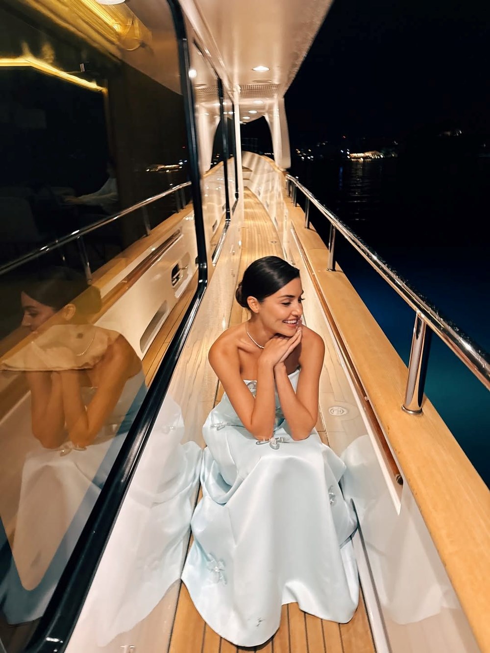 Hande Erçel tekne pozlarıyla beğeni topladı - 6