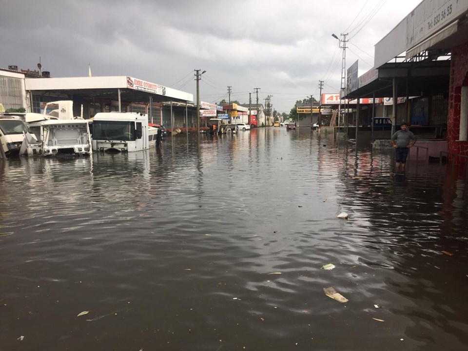 Samsun'da şiddetli yağış su baskınlarına yol açtı - 1