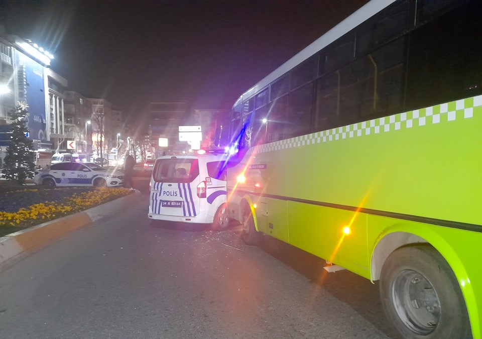 Pendik'te polisi peşine takan yolcu midibüsü İstanbul'u birbirine kattı - 1