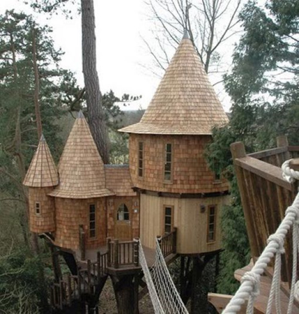 Дом деревянный замок