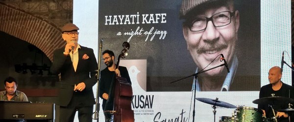Altın Güvercin'e destek verenlere teşekkür belgesi ve plaket