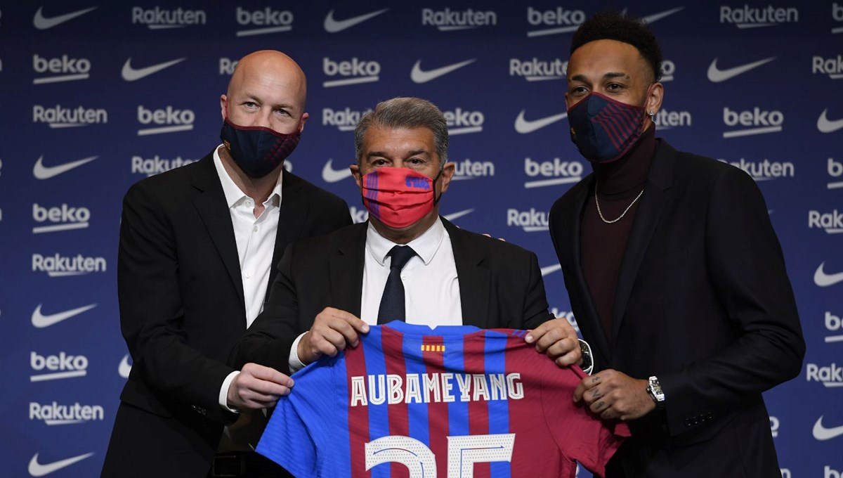 Barcelona Aubameyang'ı kadrosuna kattı