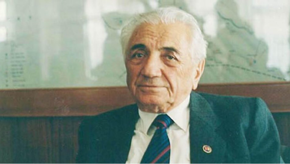 Türk edebiyatının Anadolu'dan yükselen sesi Cahit Külebi anılıyor