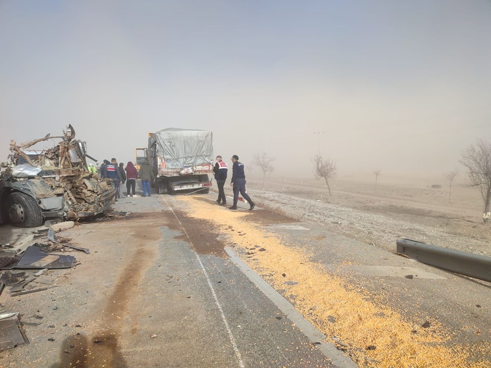 Konya'da kum fırtınası zincirleme kazaya neden oldu - 11