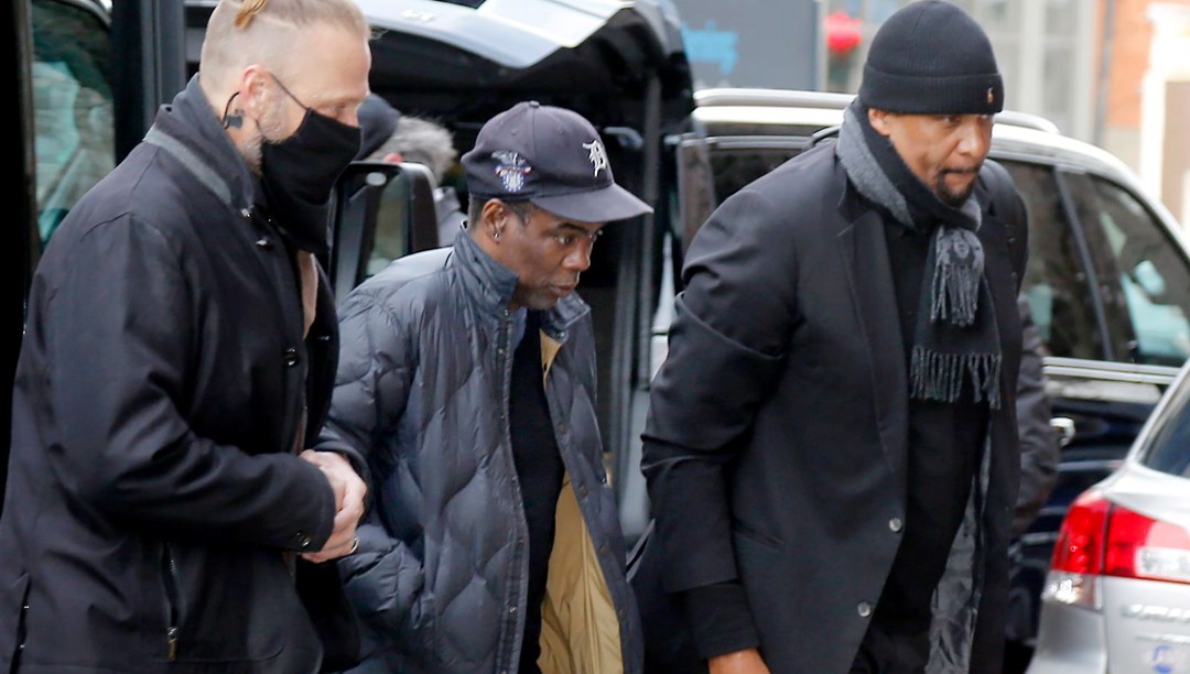 Will Smith’in tokat attığı Chris Rock korumalarıyla görüntülendi: Halen bu olayı sindiriyorum