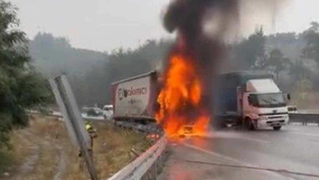 Bursa-Yalova yolunda TIR'da yangın