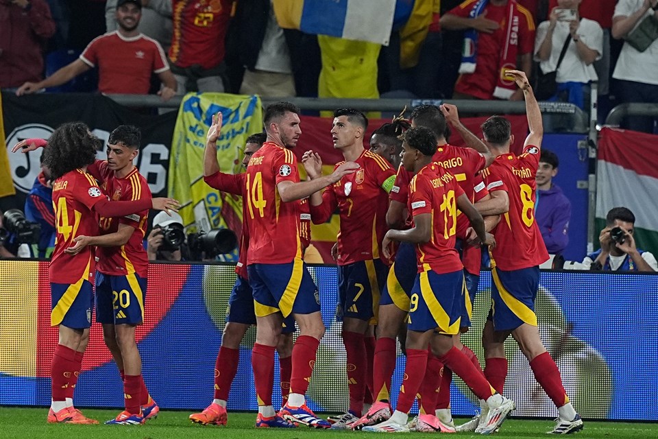 İspanya, İtalya'yı tek golle geçti - 1
