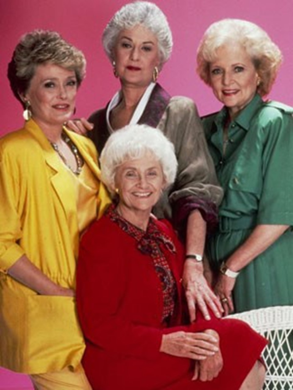 Betty White, Altın Kızlar'da Rose (yeşil elbiseli) karakterini canlandırıyordu.
