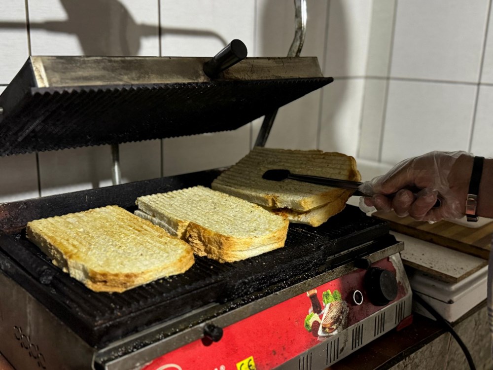 Ünü dünyaya yayıldı: Kargoyla tost gönderiyor - 3