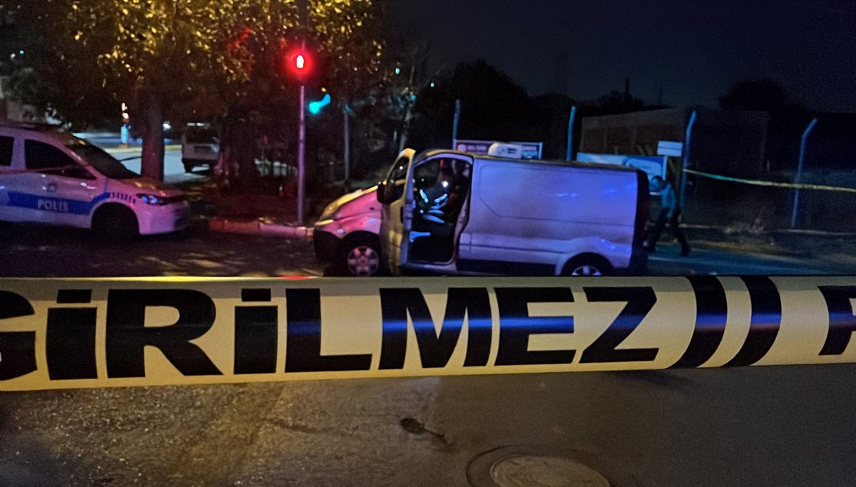 Gebze’de olaylı gece: Kavgayı ayırmak isteyen 4 kişi bıçaklandı Gebze’de olaylı gece: Kavgayı ayırmak isteyen 4 kişi bıçaklandı