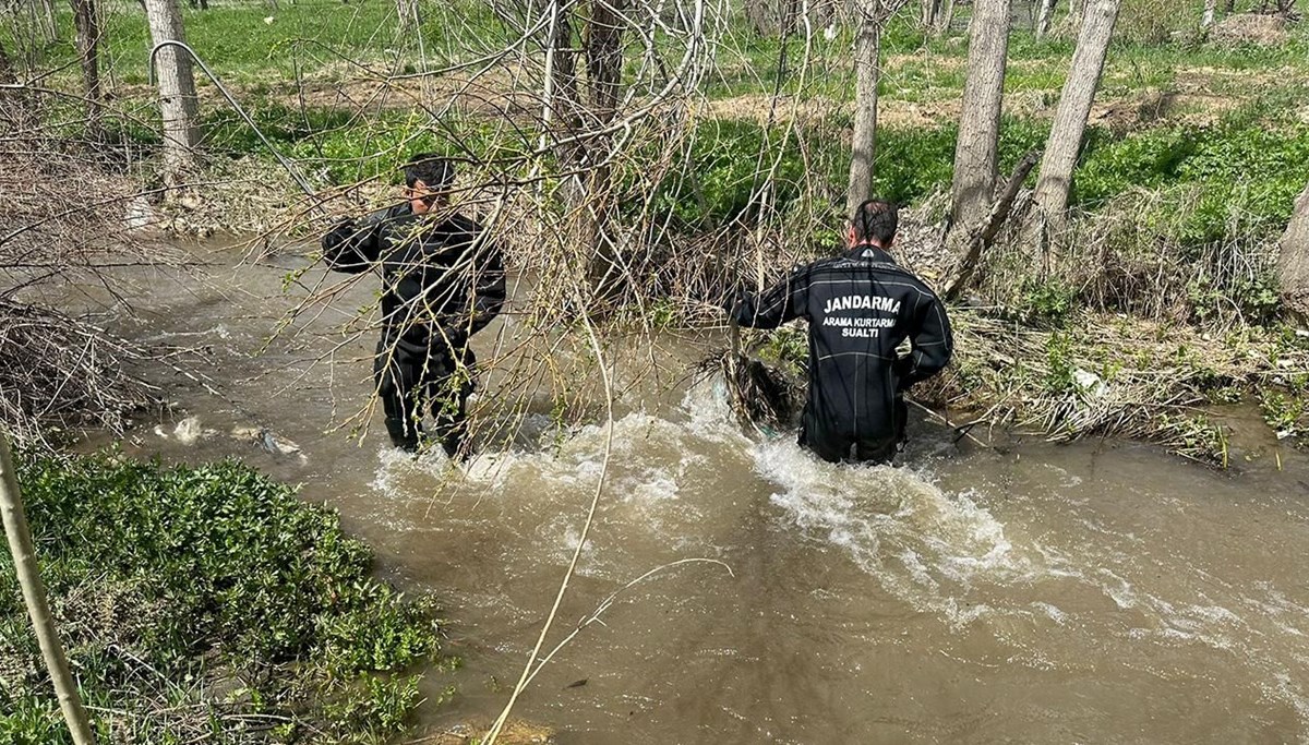 Dereye düşen çocuk kayboldu Dereye düşen çocuk kayboldu