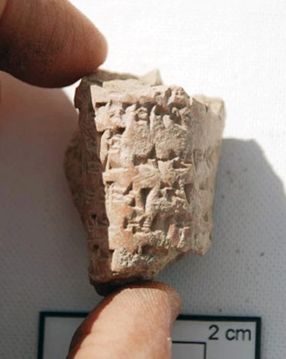 4 bin yılık çivi yazılı tablet bulundu - 1