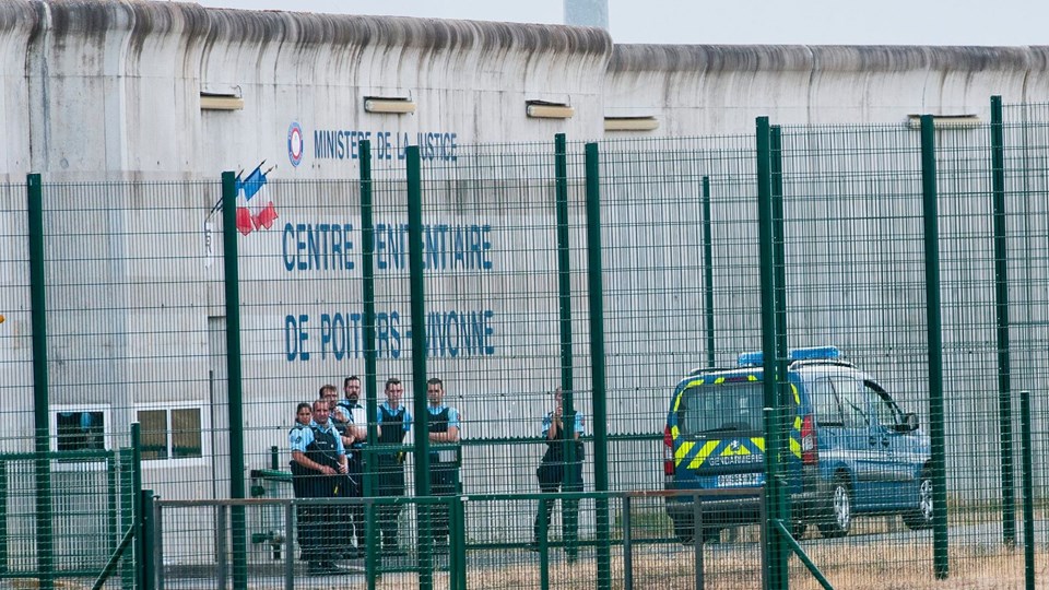 Fransa'da cezaevinde isyan çıktı - 1