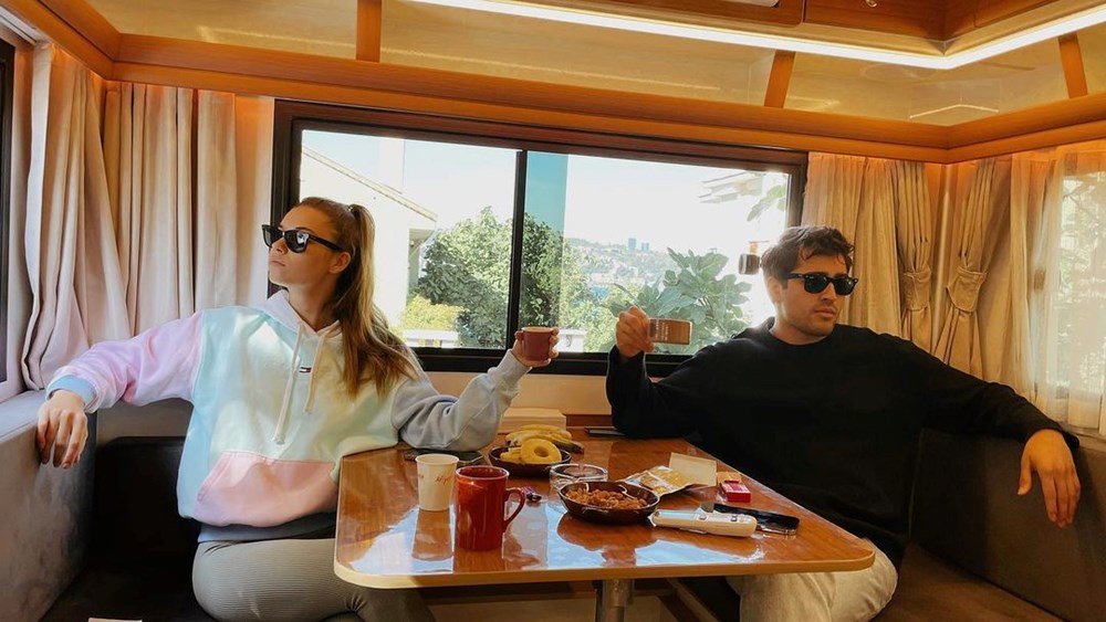 Yalı Çapkını yıldızları Afra Saraçoğlu ve Mert Ramazan Demir'den özel pozlar N-L