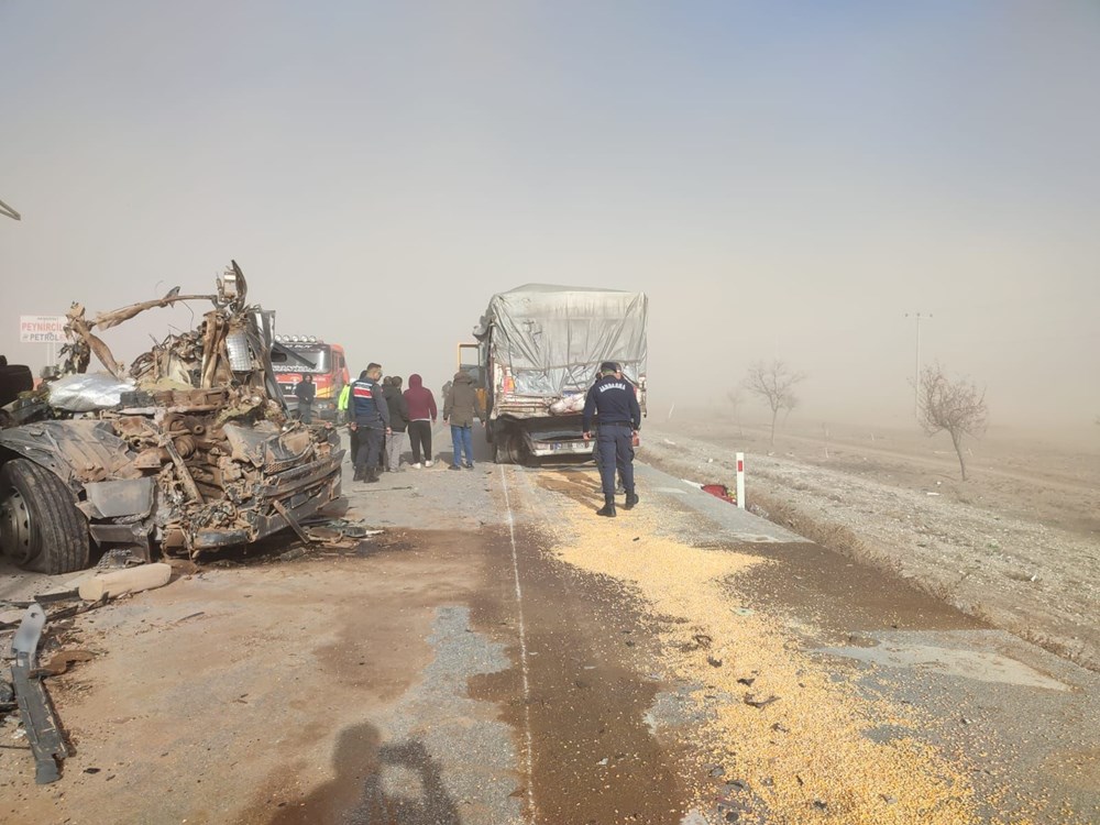 Konya'da kum fırtınası zincirleme kazaya neden oldu - 12