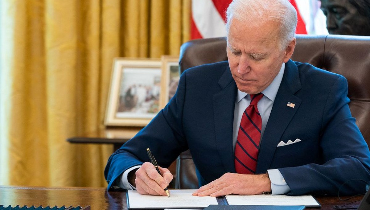 Biden onayladı: ABD'de öğrencilerin kredi borcu siliniyor Biden onayladı: ABD'de öğrencilerin kredi borcu siliniyor