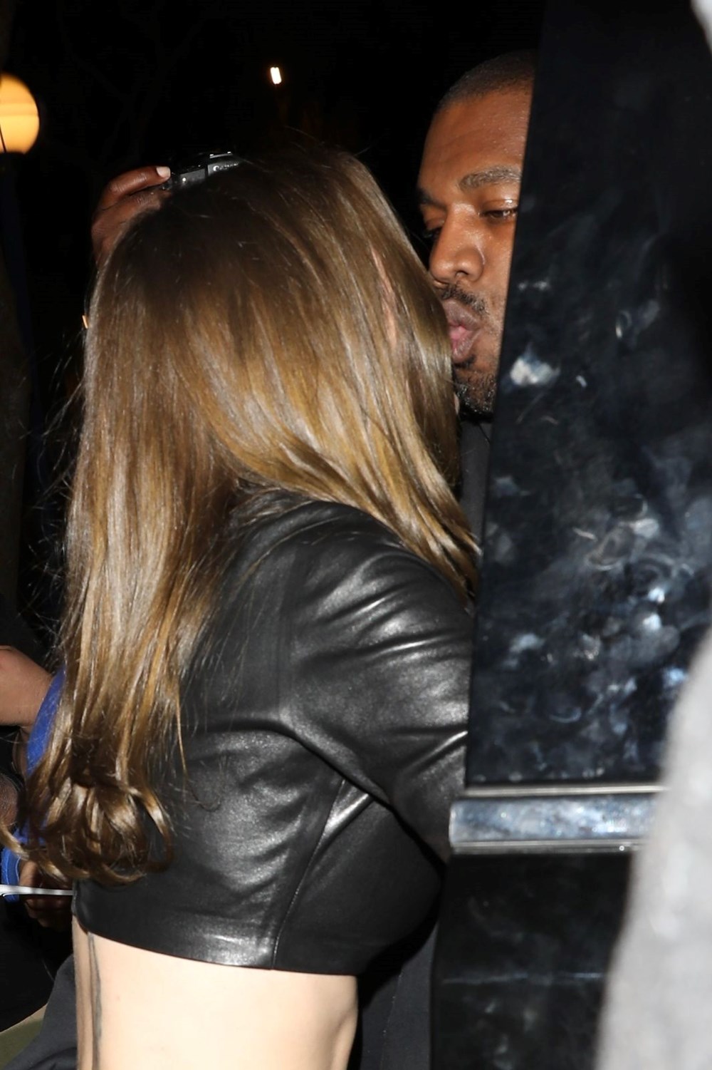 Kanye West ile yeni sevgilisi Julia Fox ilk kez dudak dudağa - 4
