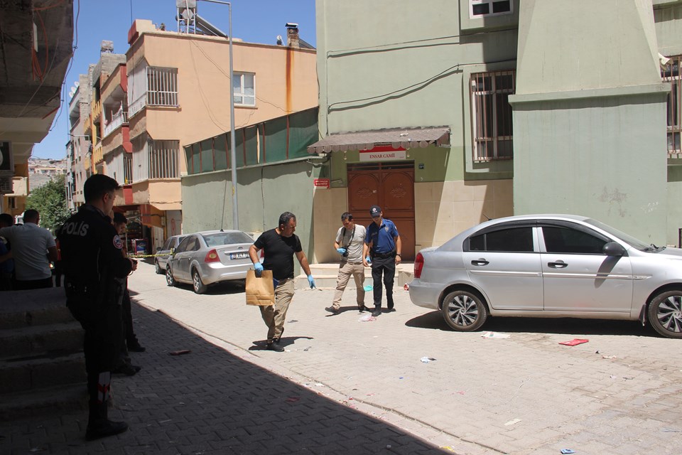 Cuma namazı sonrası silahla ateş etti: Şanlıurfa'da cami önünde kanlı pusu - 1
