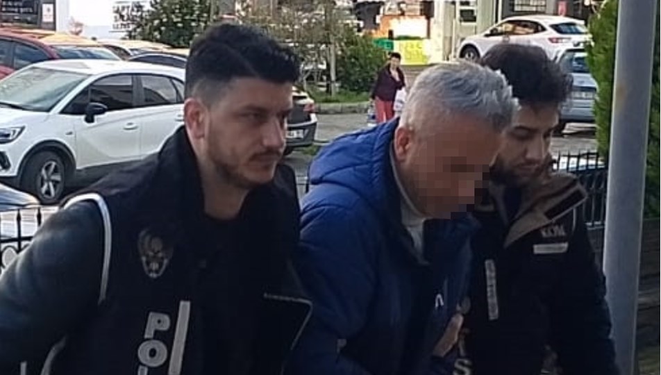 Gişe memurunun oyunu kamerada: Yaşlı müşterilerden 500 bin liralık vurgun yaptı!