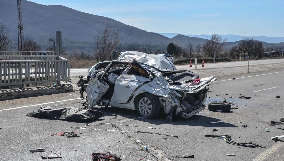 Kastamonu'da feci kaza: Köprü korkuluklarına çarpan otomobilin sürücüsü öldü